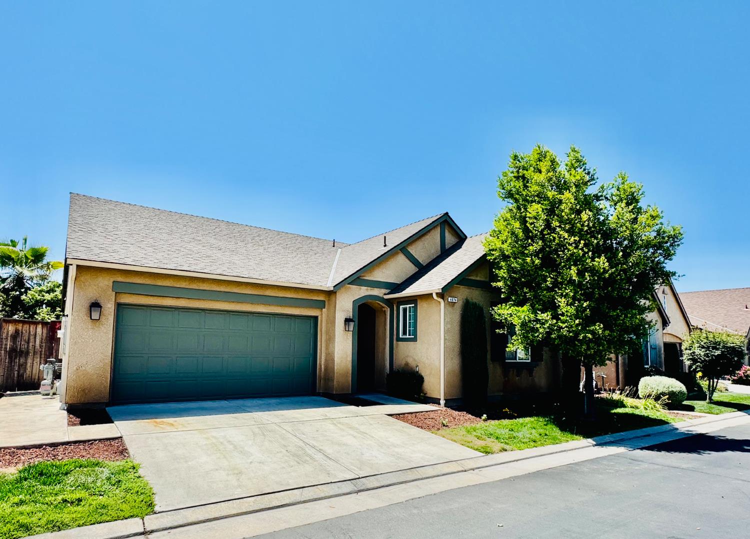 4074 Heritage Ln, Clovis, CA 93619