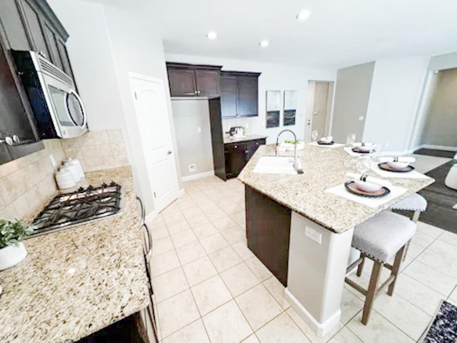 4074 Heritage Ln, Clovis, CA 93619