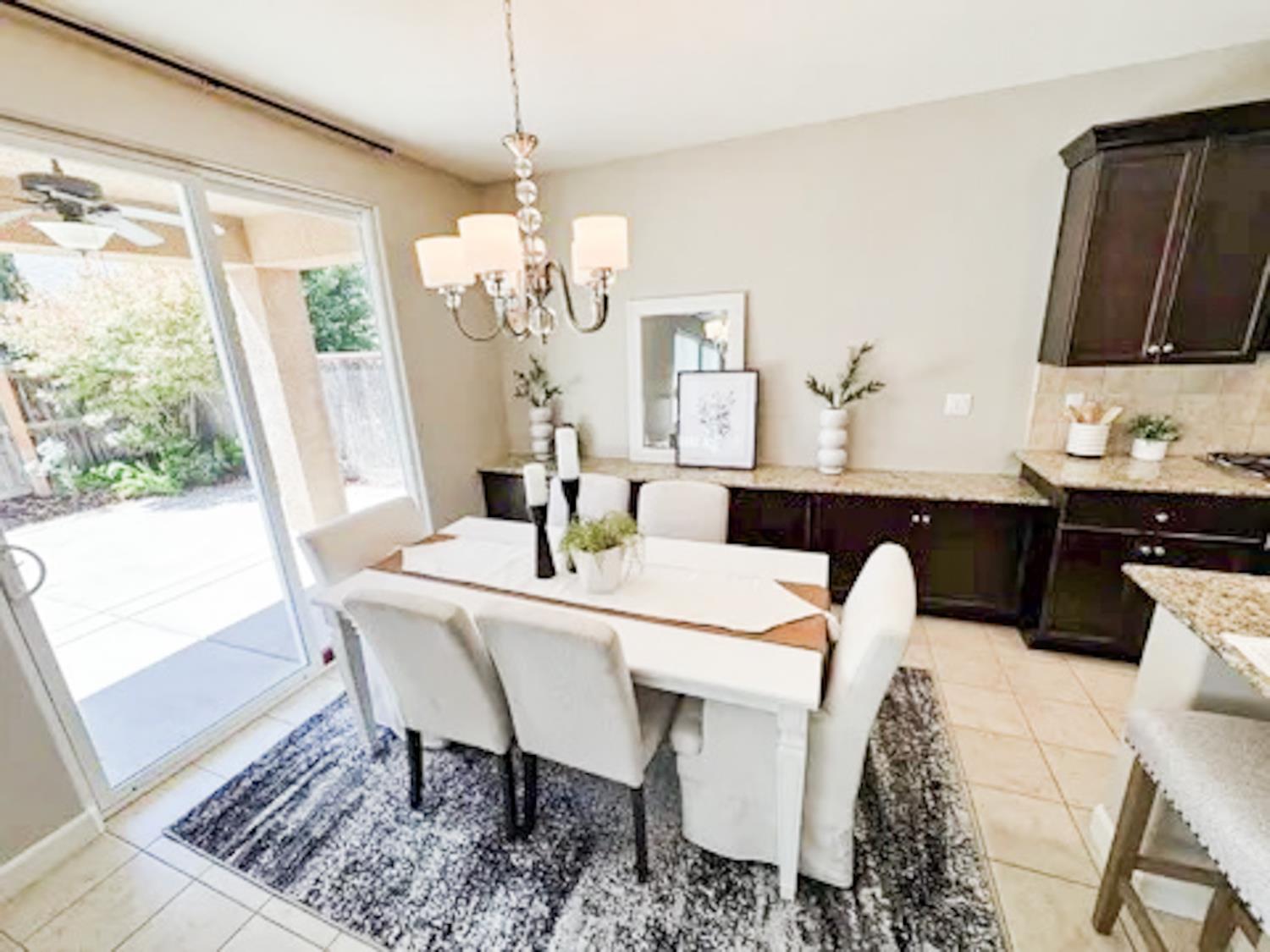 4074 Heritage Ln, Clovis, CA 93619