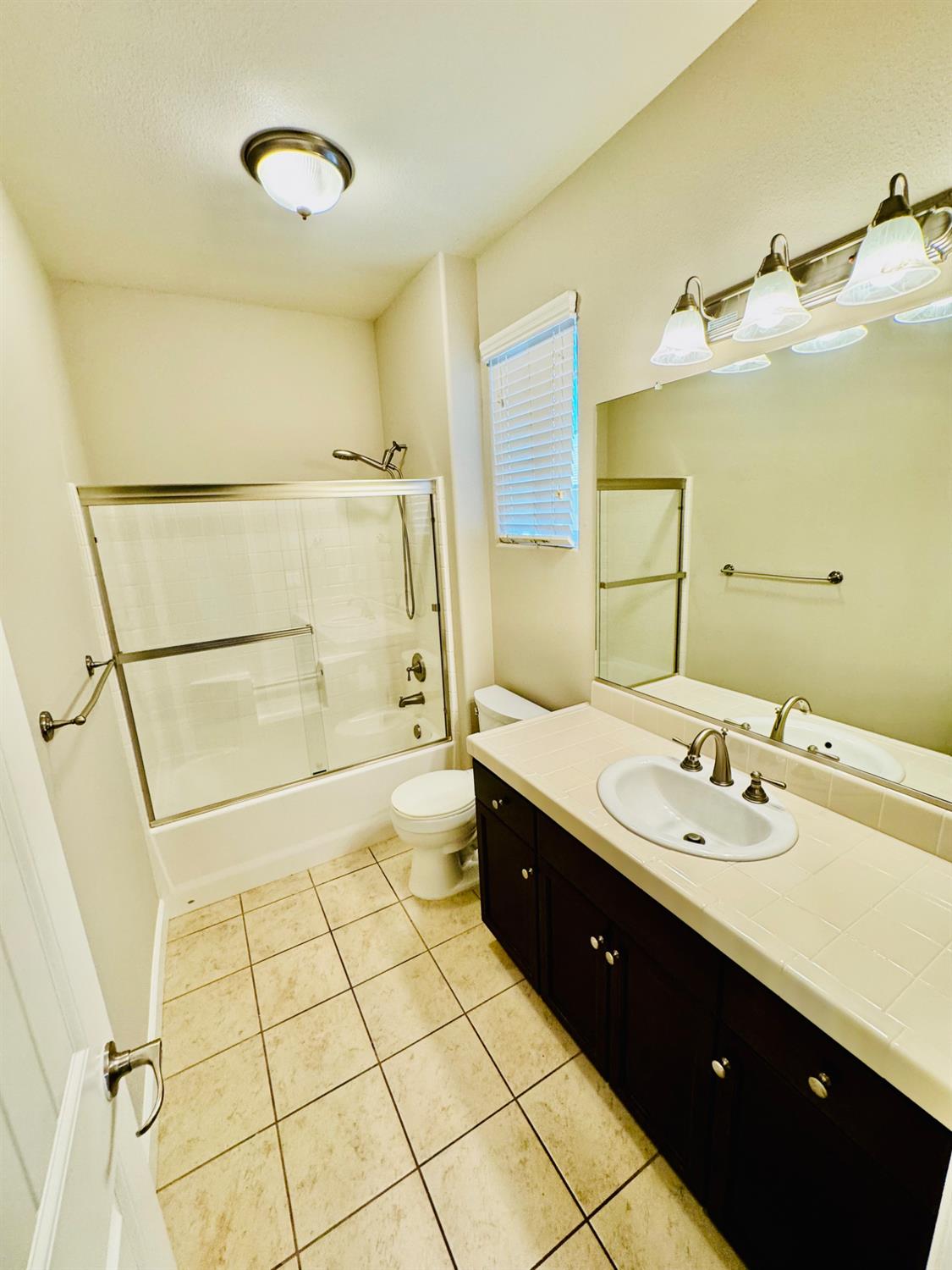 4074 Heritage Ln, Clovis, CA 93619