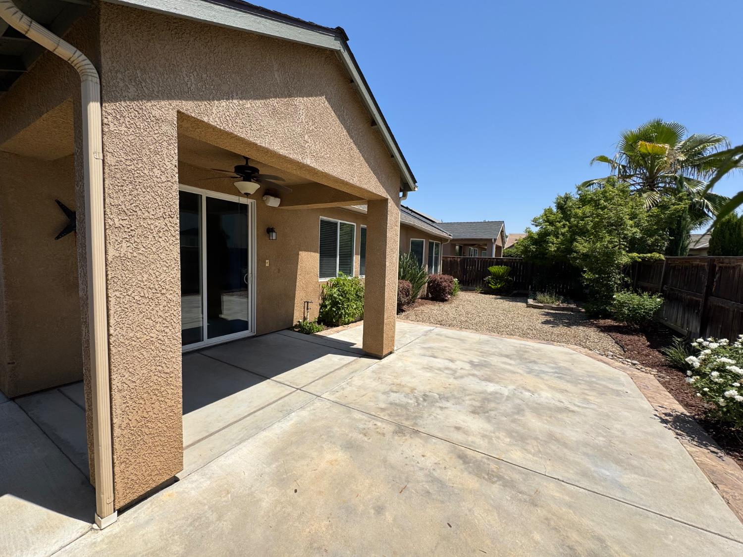 4074 Heritage Ln, Clovis, CA 93619