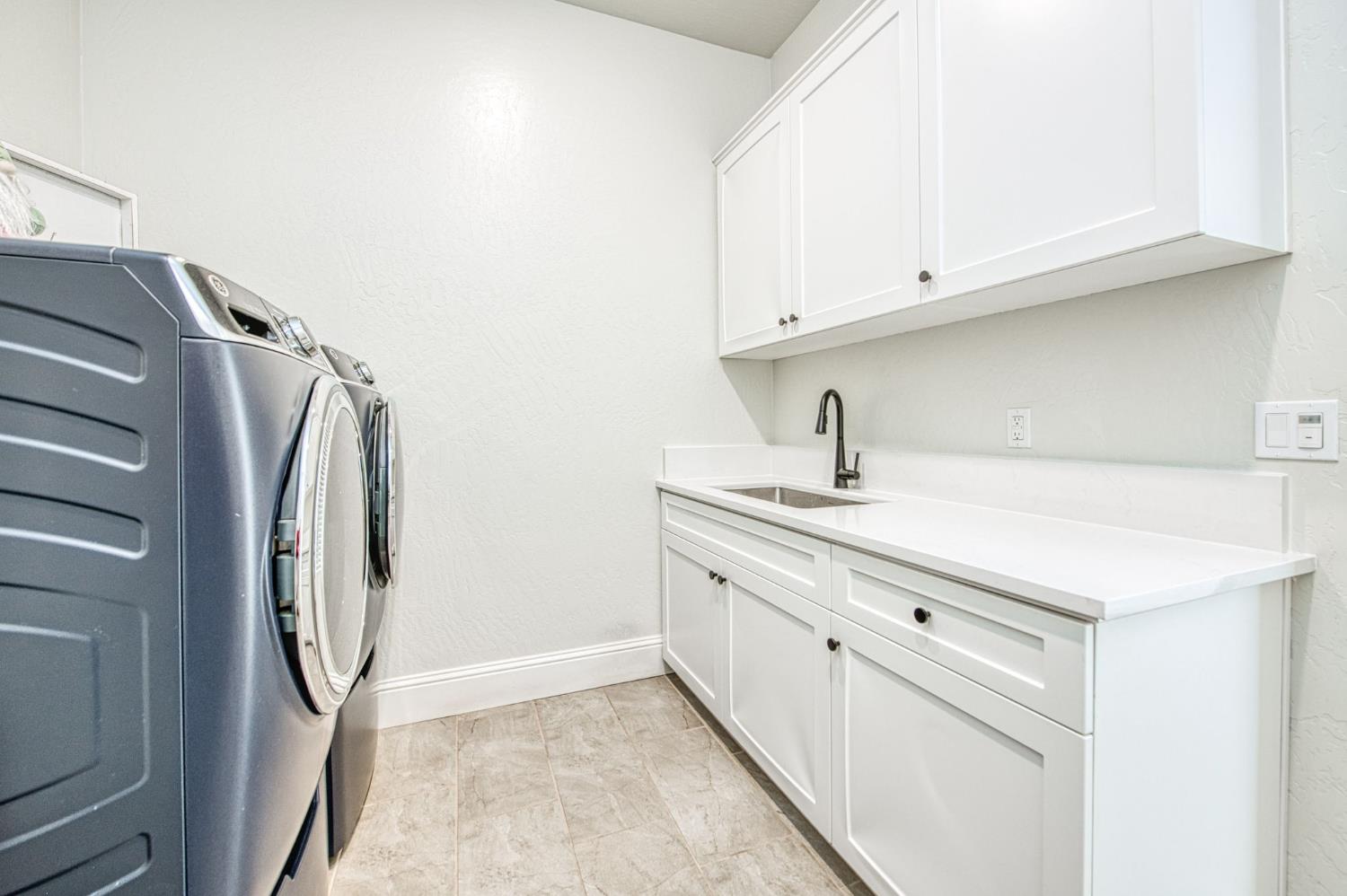 2468 E Kynzlee Ave, Fresno, CA 93730