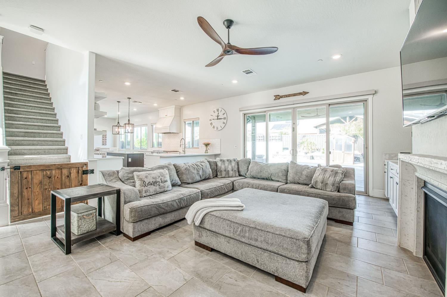 2468 E Kynzlee Ave, Fresno, CA 93730