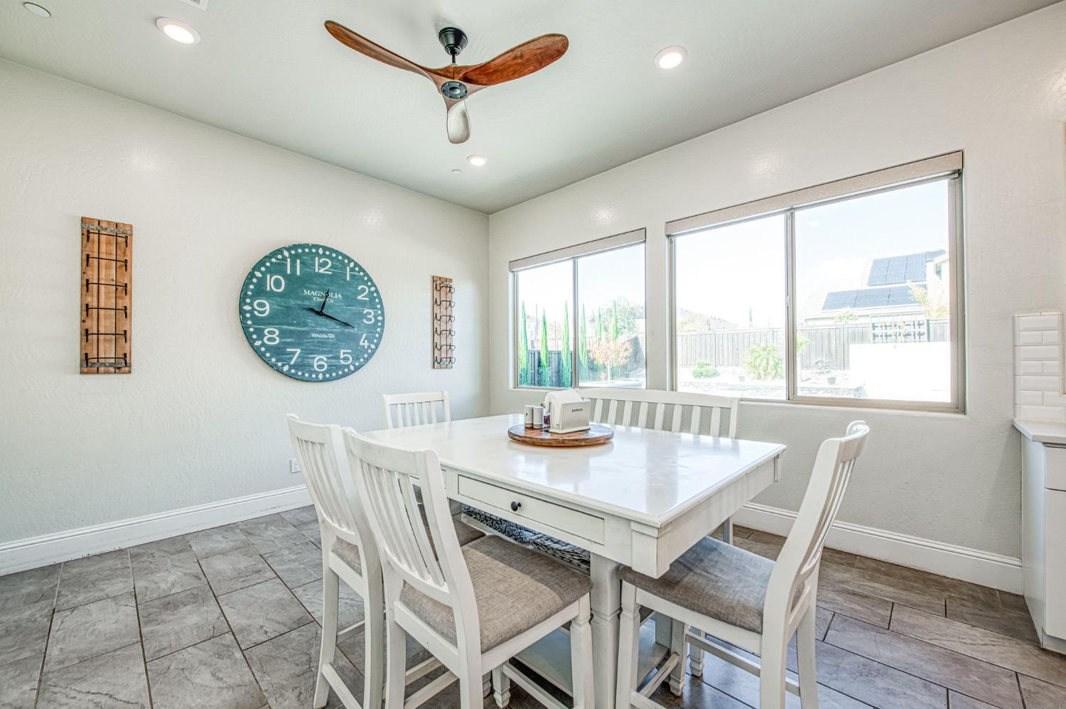 2468 E Kynzlee Ave, Fresno, CA 93730