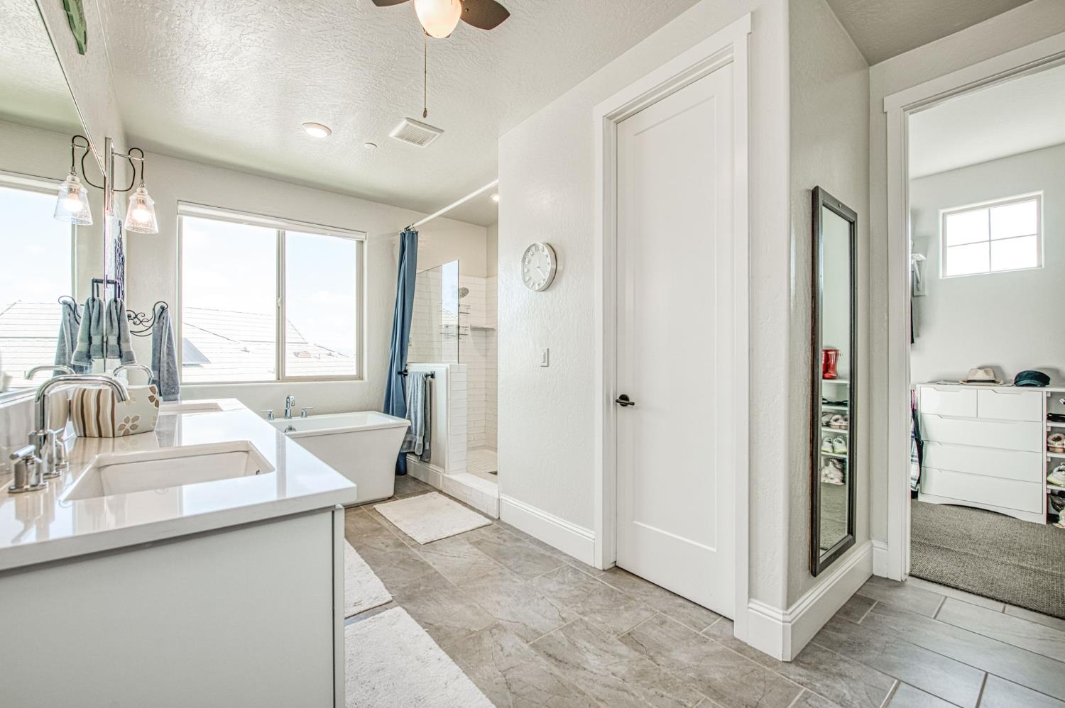 2468 E Kynzlee Ave, Fresno, CA 93730