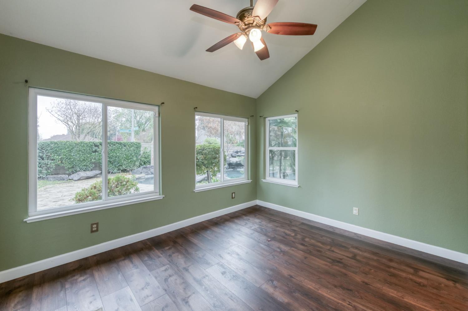 809 E Catalina Cir, Fresno, CA 93730