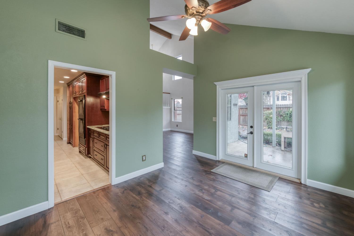 809 E Catalina Cir, Fresno, CA 93730