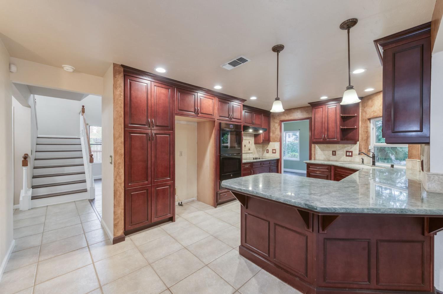 809 E Catalina Cir, Fresno, CA 93730