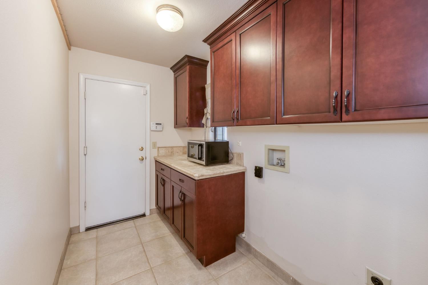 809 E Catalina Cir, Fresno, CA 93730