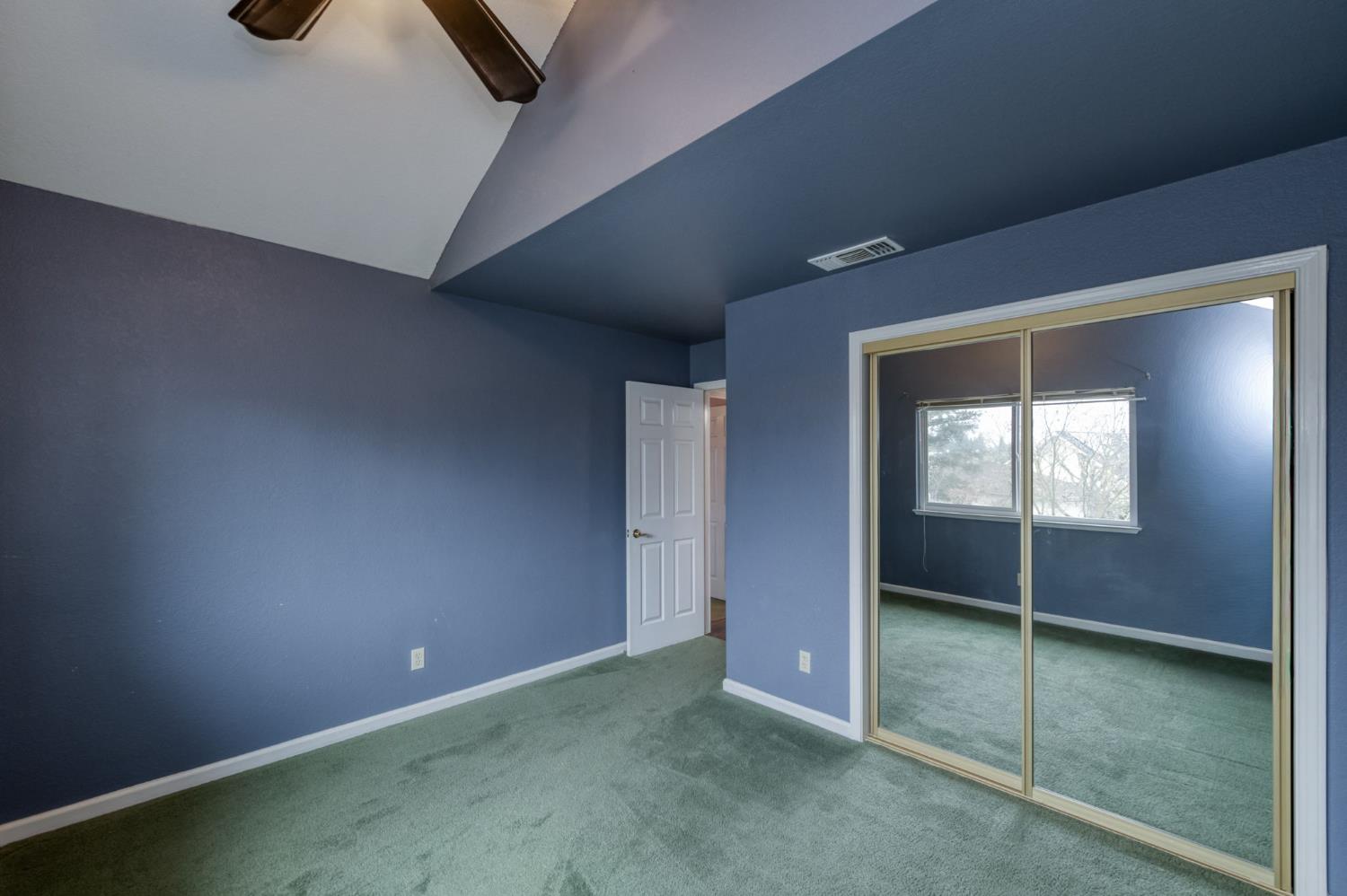 809 E Catalina Cir, Fresno, CA 93730