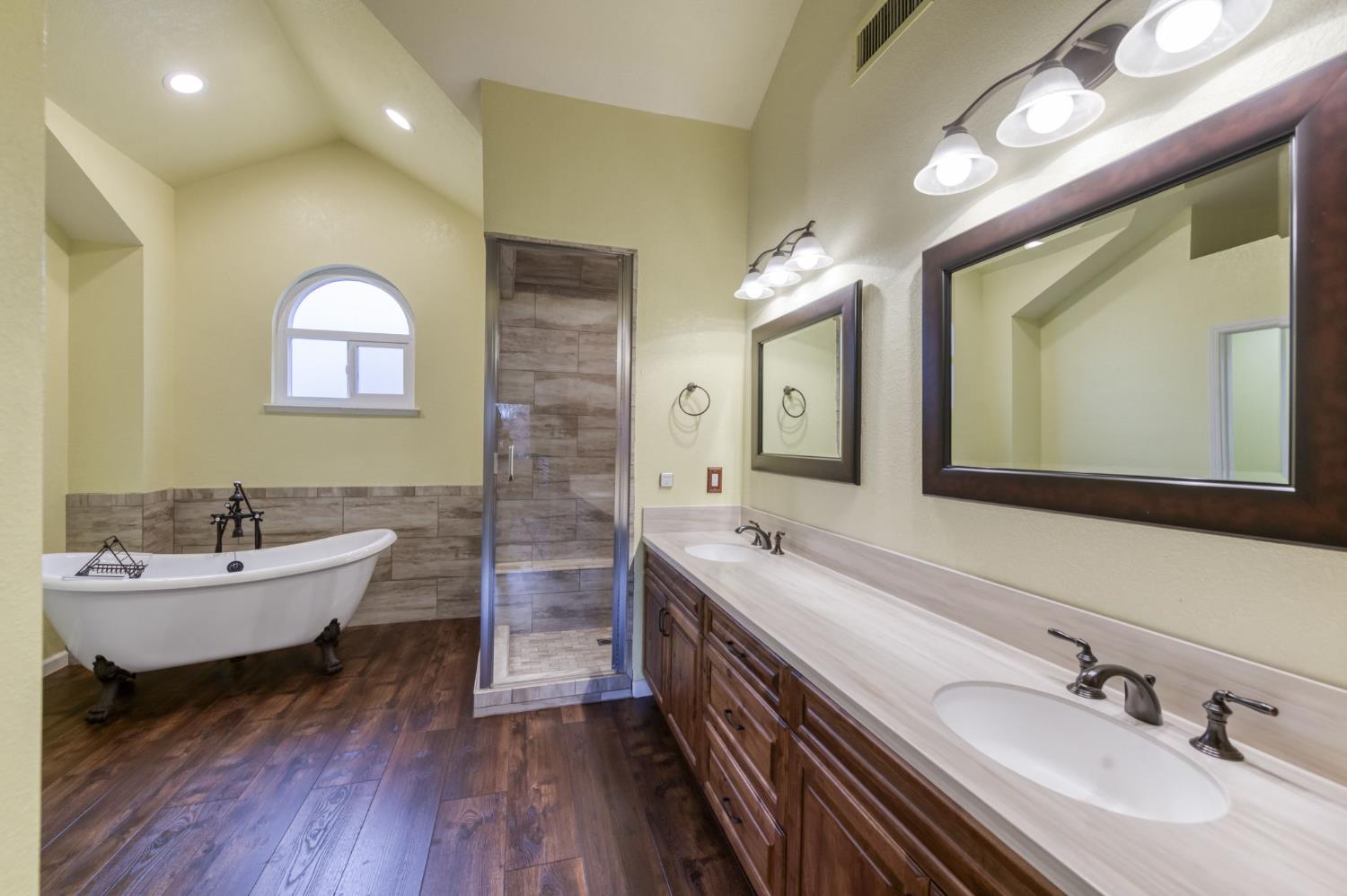 809 E Catalina Cir, Fresno, CA 93730