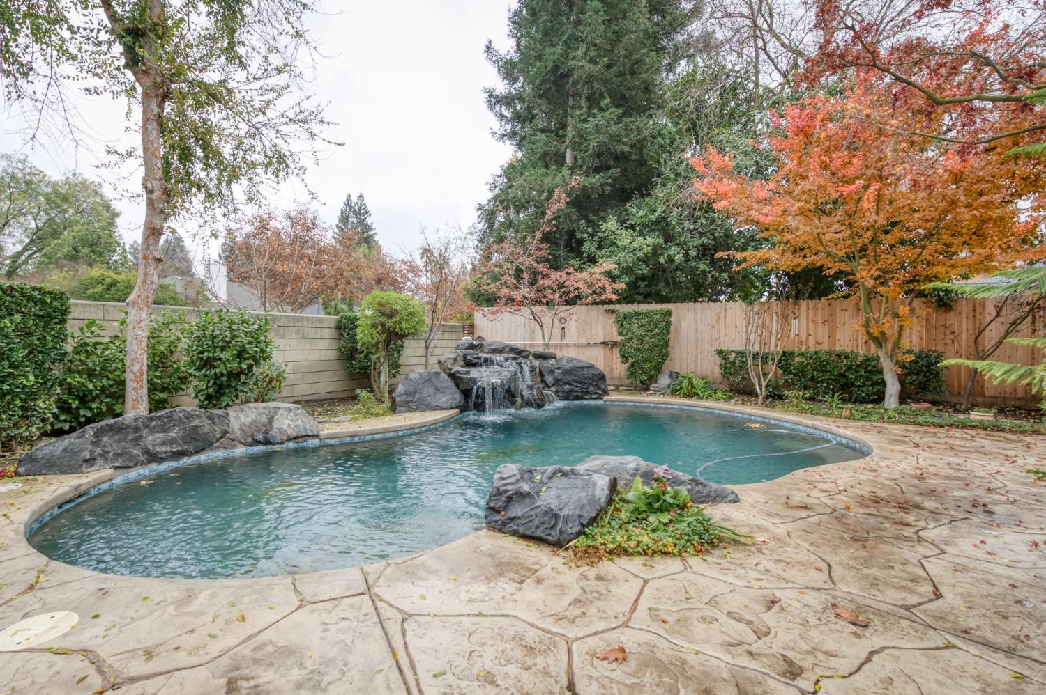 809 E Catalina Cir, Fresno, CA 93730