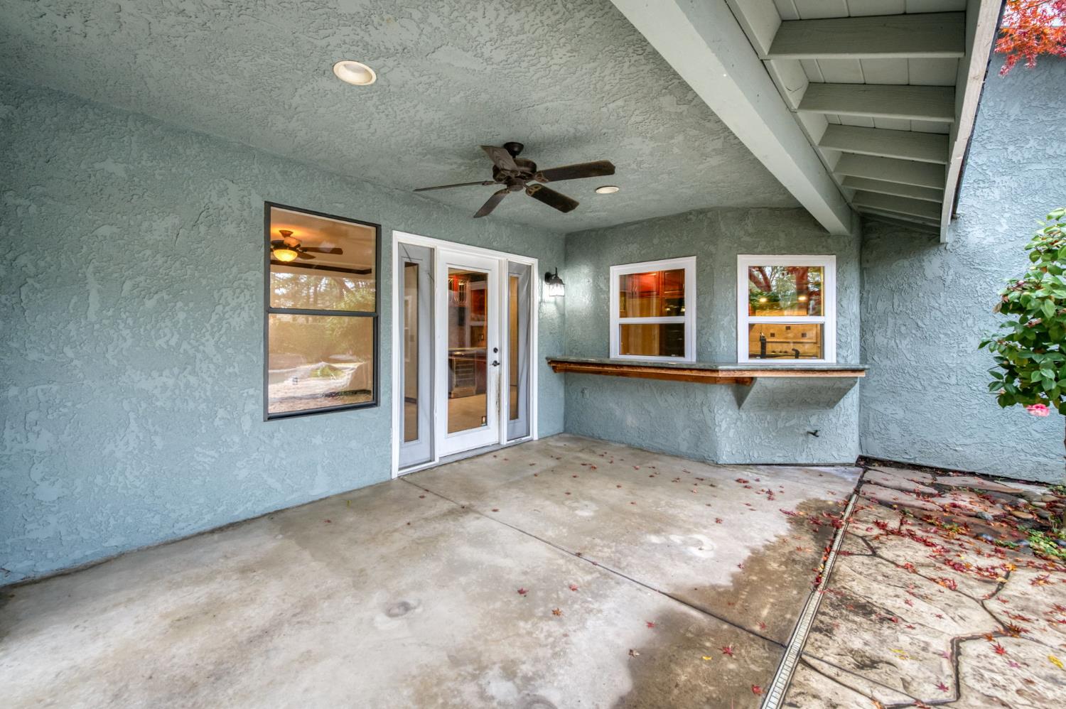 809 E Catalina Cir, Fresno, CA 93730