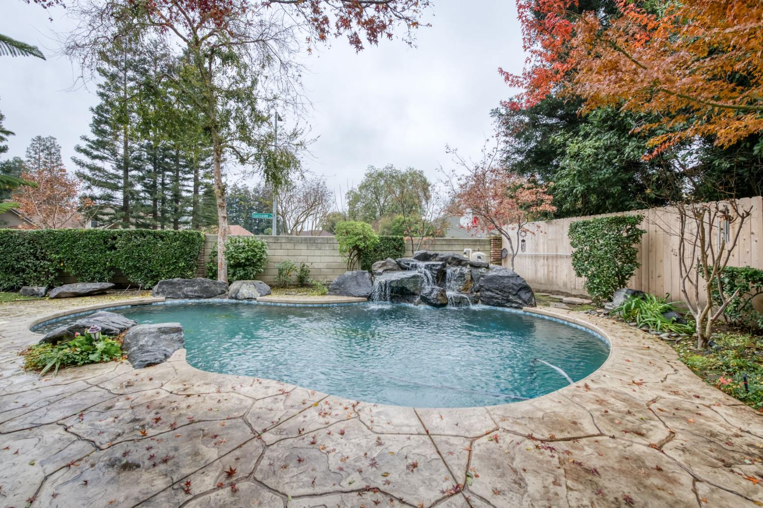 809 E Catalina Cir, Fresno, CA 93730