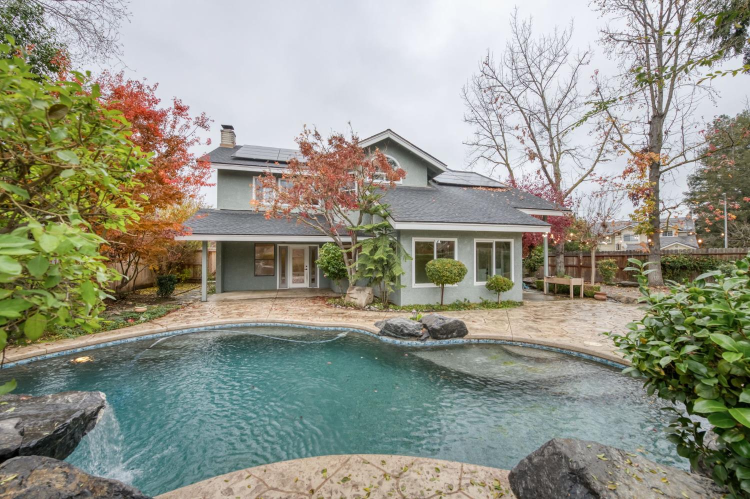 809 E Catalina Cir, Fresno, CA 93730