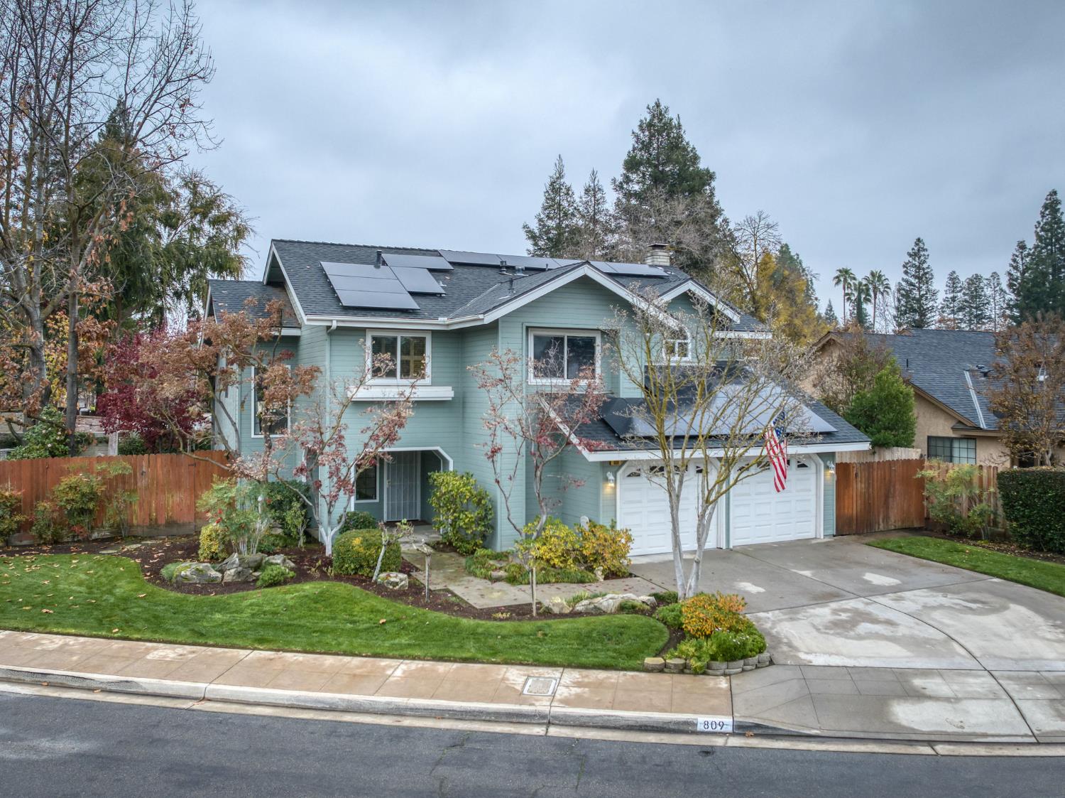 809 E Catalina Cir, Fresno, CA 93730