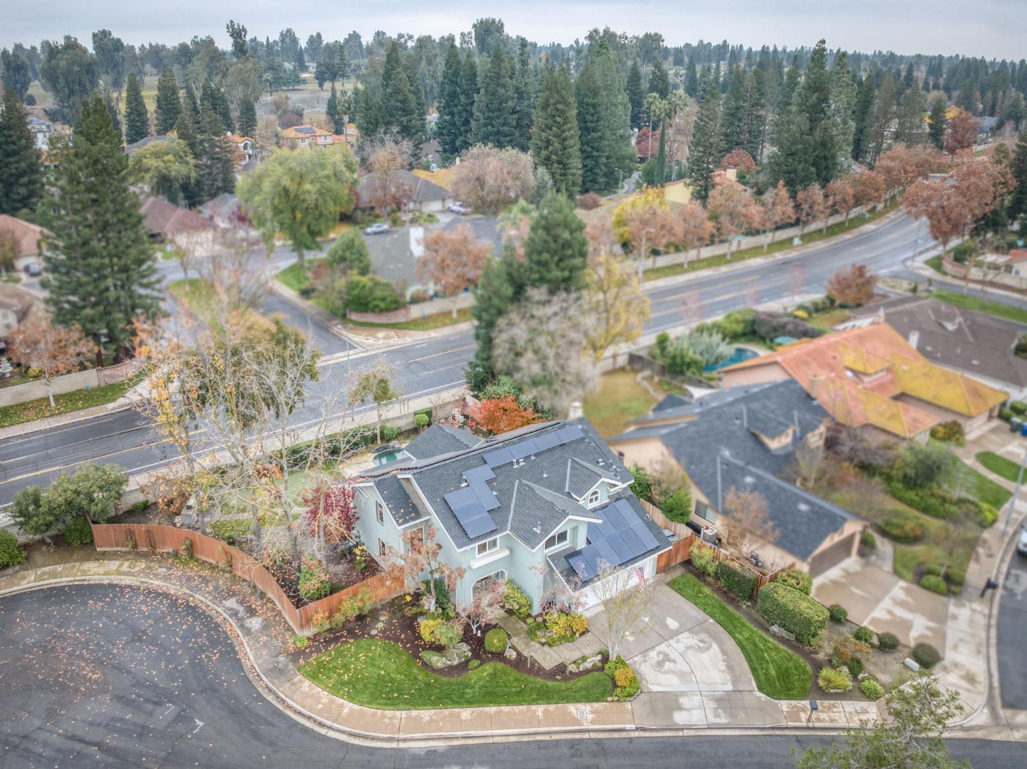 809 E Catalina Cir, Fresno, CA 93730