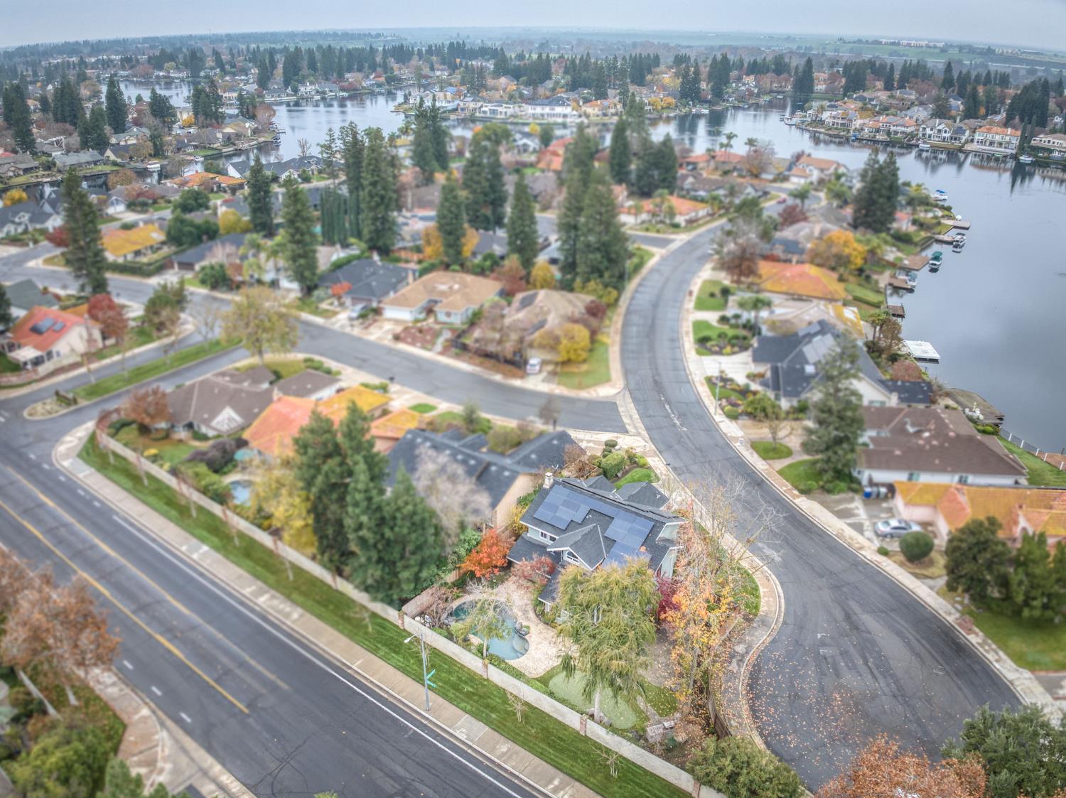 809 E Catalina Cir, Fresno, CA 93730