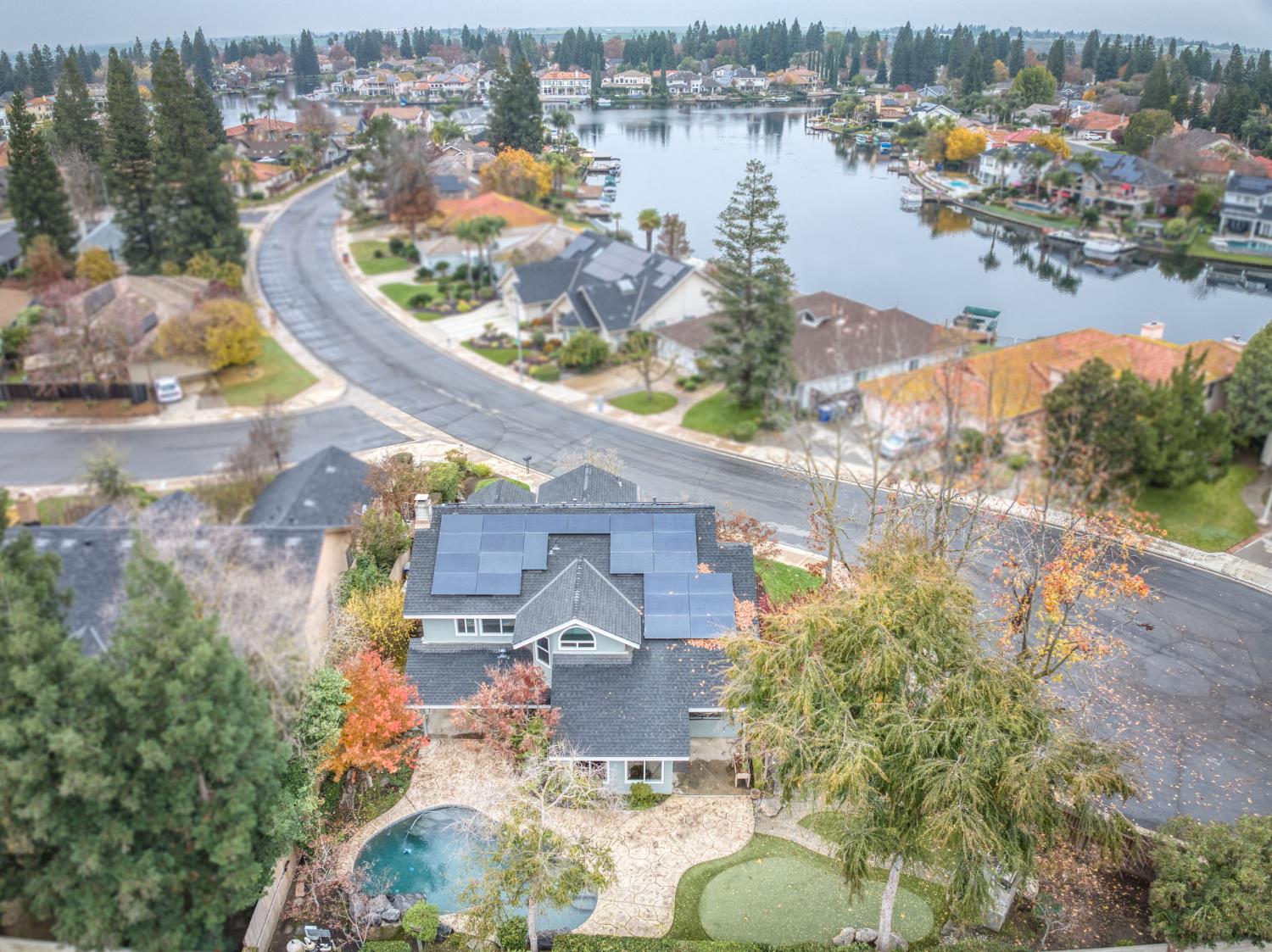 809 E Catalina Cir, Fresno, CA 93730