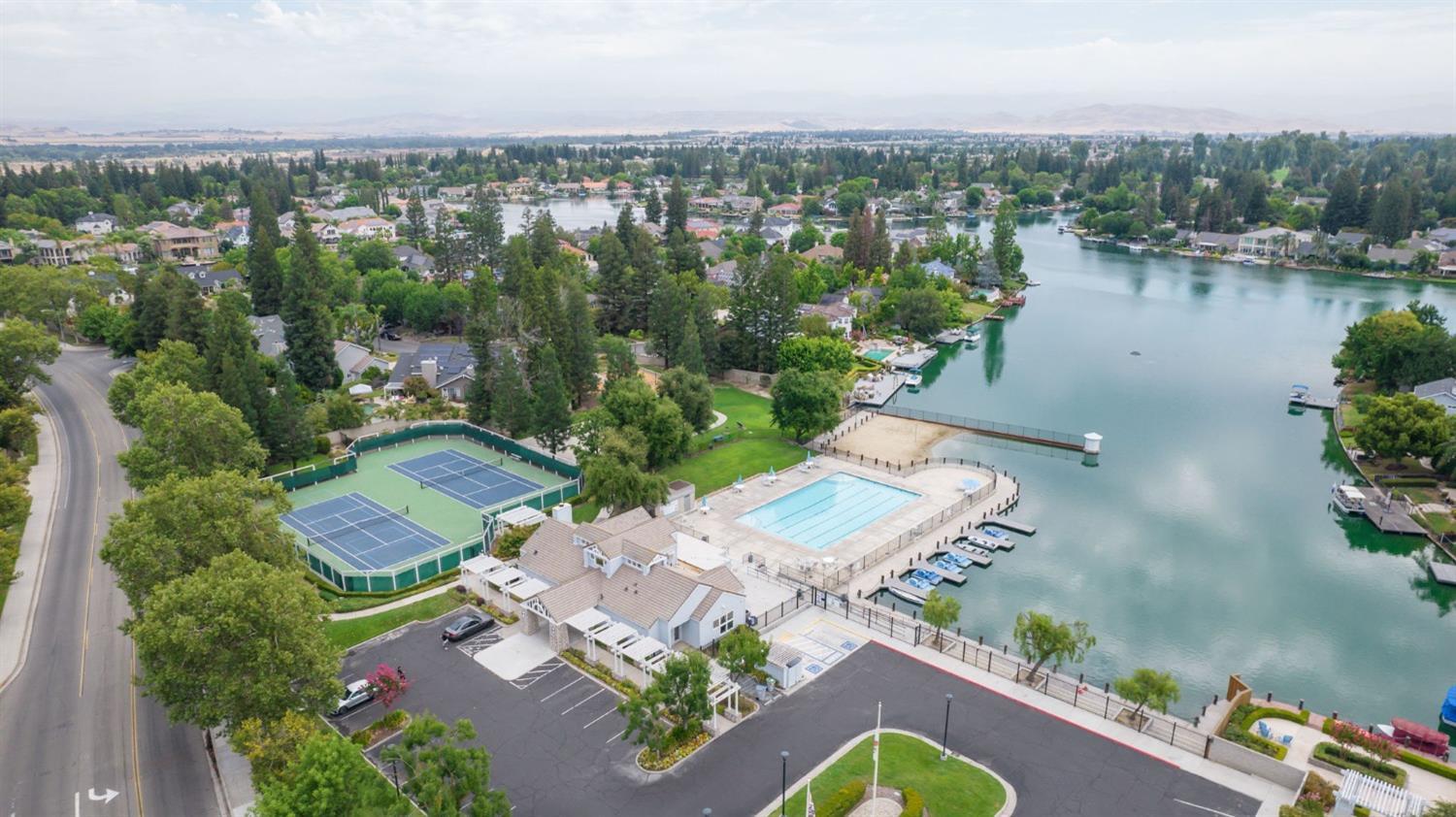 809 E Catalina Cir, Fresno, CA 93730